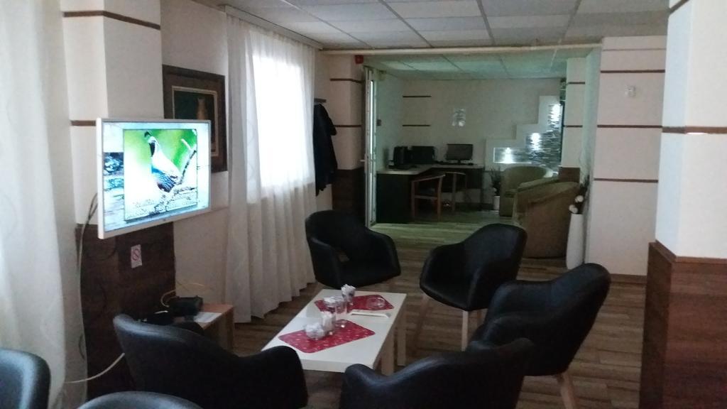 Gros Hotel - Leskovac Leskovac  Buitenkant foto