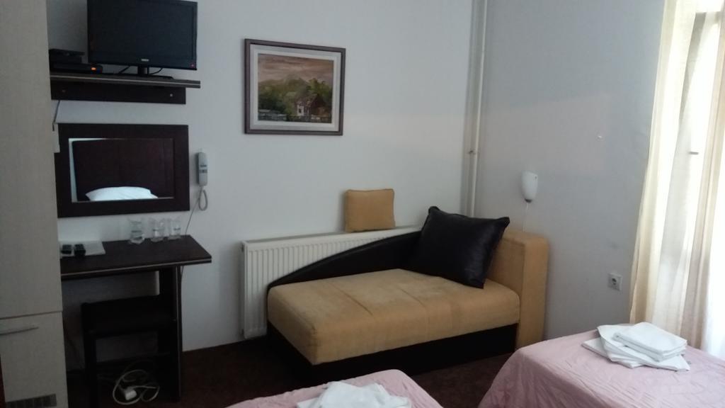 Gros Hotel - Leskovac Leskovac  Buitenkant foto