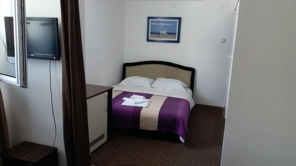Gros Hotel - Leskovac Leskovac  Buitenkant foto